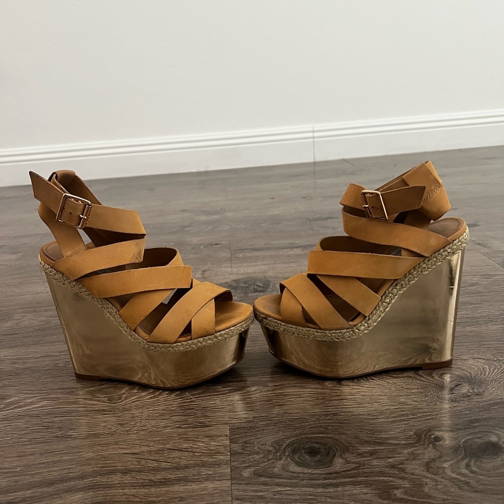 Tan Steve Madden wedge heels in color gold and tan. Size 6.